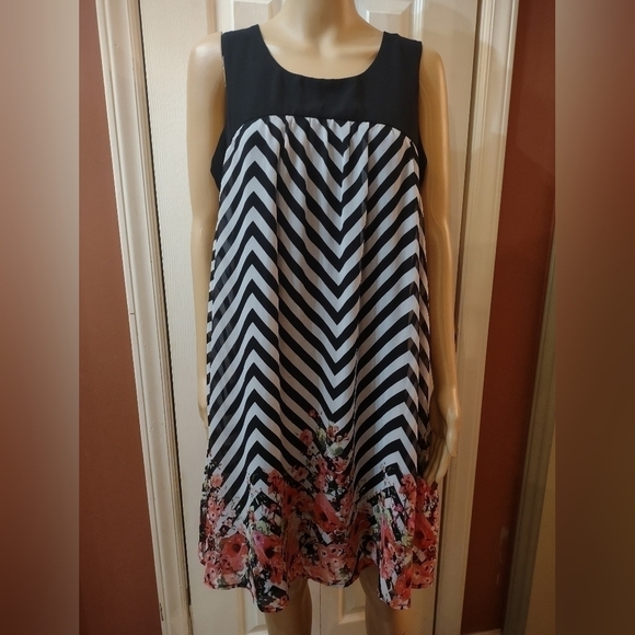 Halo Dresses & Skirts - Halo women's size medium sleeveless dress
